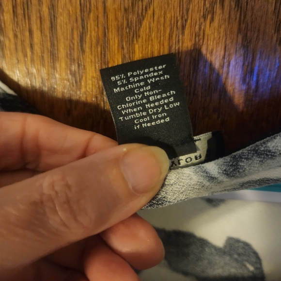 Sleeveless blouse - Picture 4 of 5